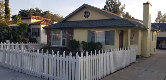 property at 2242 Mira Vista Ave