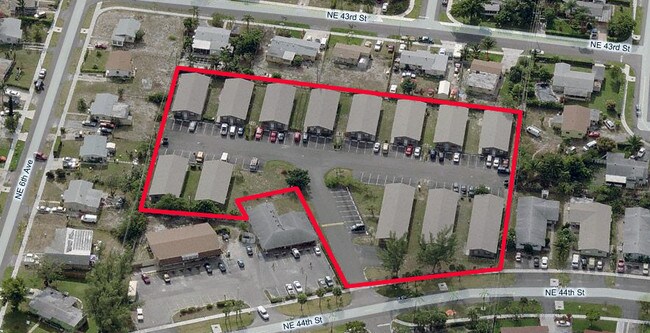 550 NE 44th St in Deerfield Beach, FL - Building Photo - Building Photo