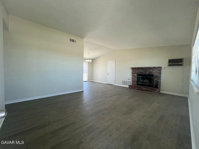 11340 E Avenue R in Littlerock, CA - Building Photo - Building Photo