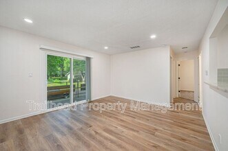 6621 W 94th Terrace in Overland Park, KS - Foto de edificio - Building Photo