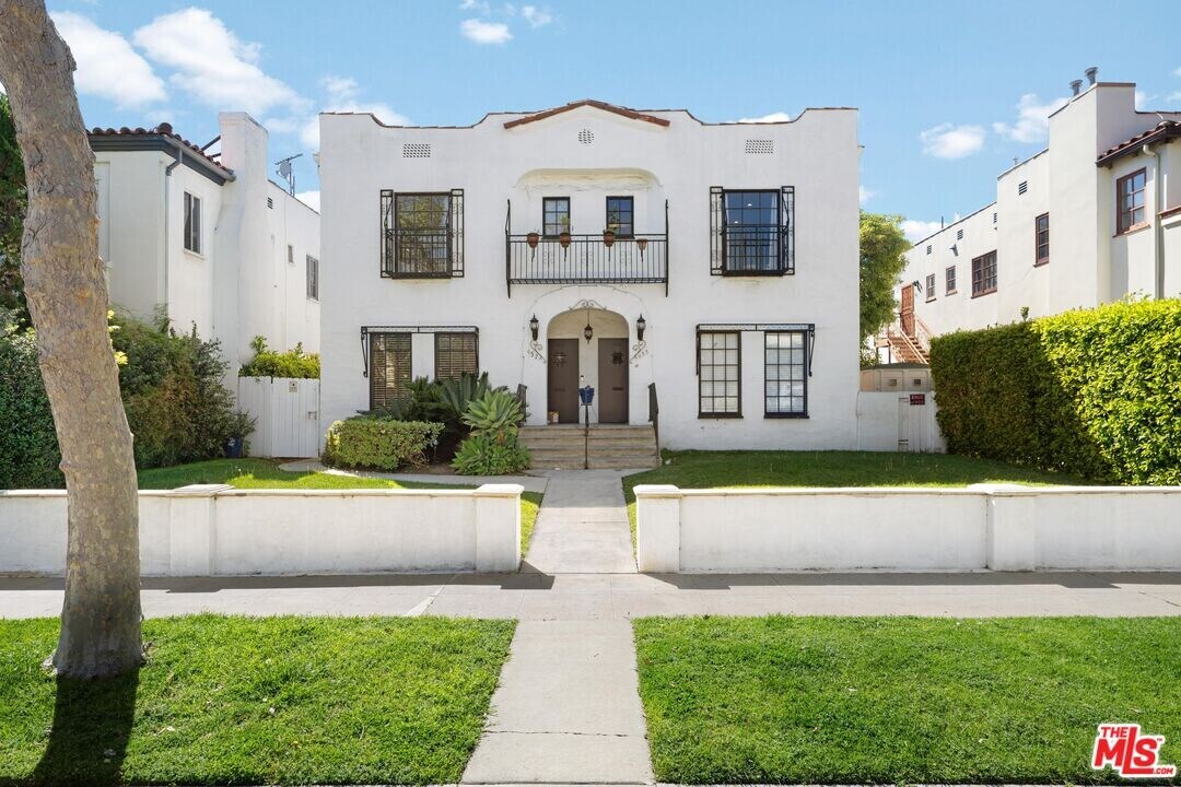 455 Rexford Dr in Beverly Hills, CA - Building Photo