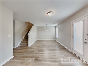 6800 Lakinsville Ln in Raleigh, NC - Foto de edificio - Building Photo