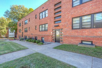 1524 E 17th St, Unit 1524 in Tulsa, OK - Building Photo - Building Photo