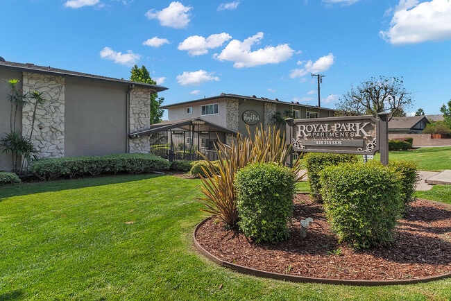 Royal Park Apartments in Monrovia, CA - Building Photo - Building Photo