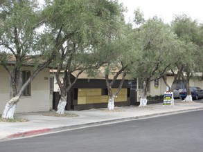 MCR Apartments in Las Vegas, NV - Building Photo - Building Photo