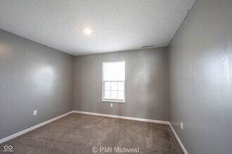 3975 Fenwick Ln in Columbus, IN - Building Photo - Building Photo