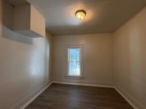127 E Campbell St in Hutchinson, KS - Building Photo - Building Photo