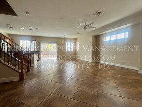 9281 W Sunny Oven Ct in Las Vegas, NV - Building Photo - Building Photo