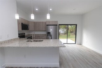 8048 Sherwood Cir in La Belle, FL - Foto de edificio - Building Photo