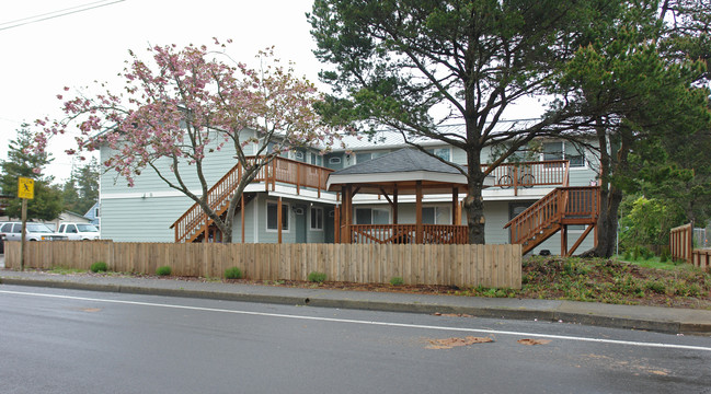 3530 Oak St in Florence, OR - Building Photo - Building Photo