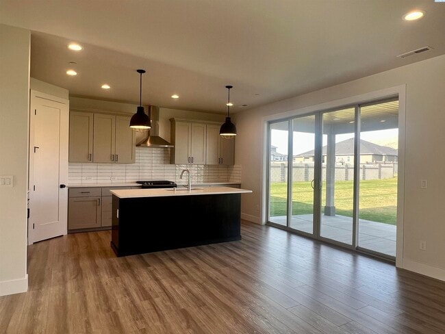 4198 Lolo Wy in Richland, WA - Building Photo - Building Photo