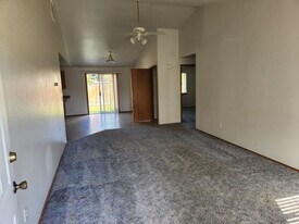 501 Jamie Dr in Selah, WA - Building Photo