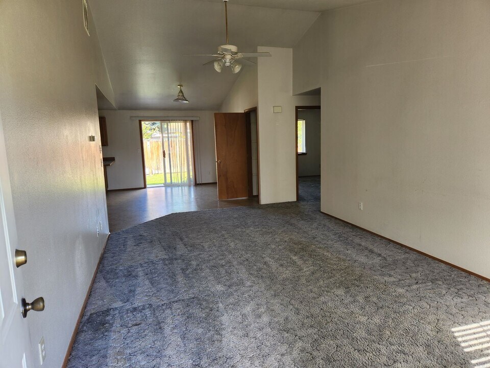 501 Jamie Dr in Selah, WA - Building Photo