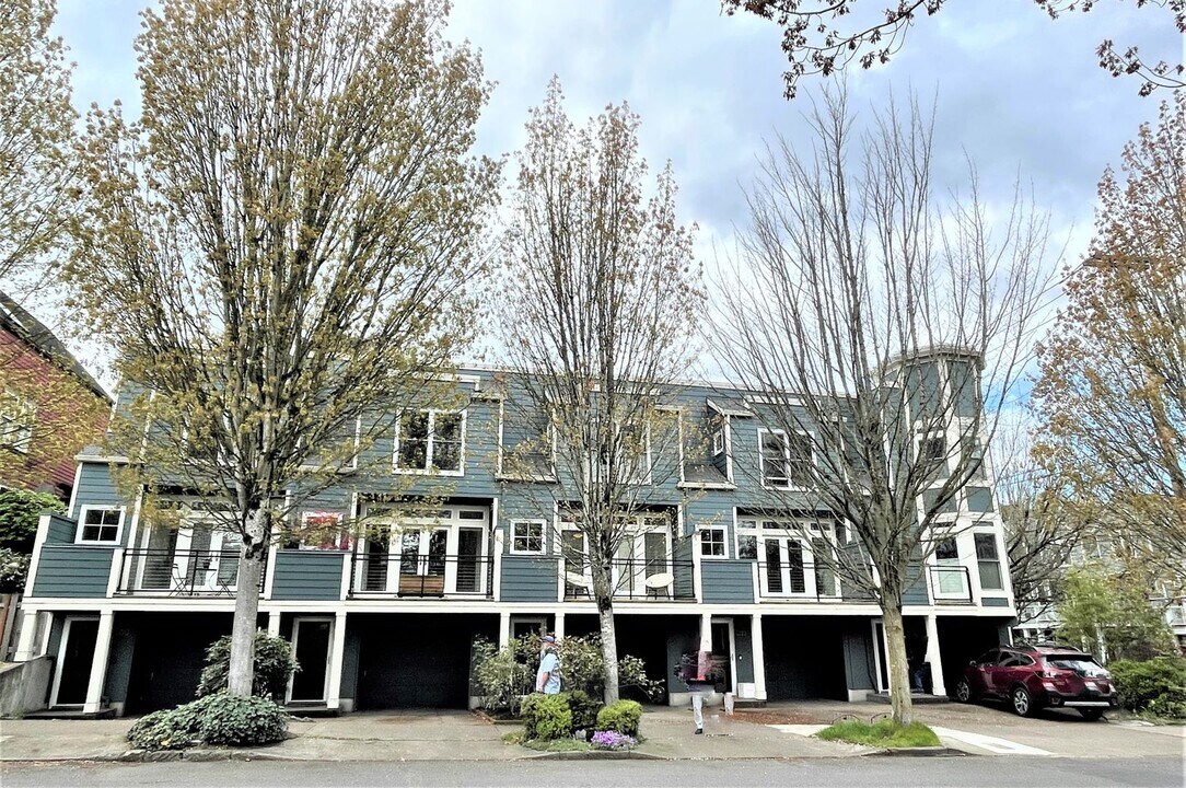 1723 NW 25th Ave in Portland, OR - Building Photo