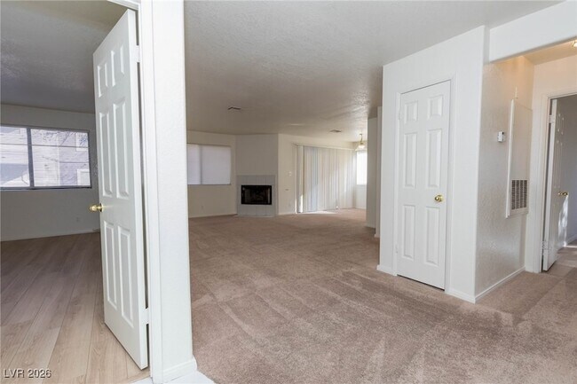 5072 S Rainbow Blvd, Unit 102 in Las Vegas, NV - Building Photo - Building Photo