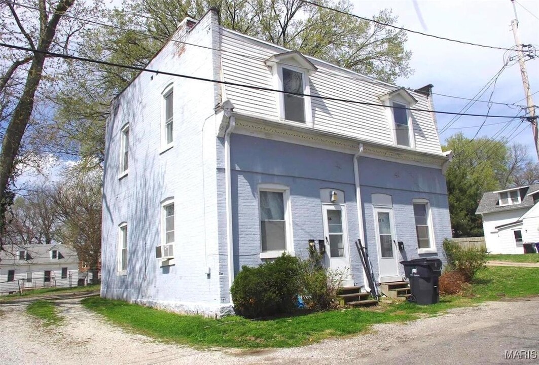 25 S 15th St in Belleville, IL - Building Photo