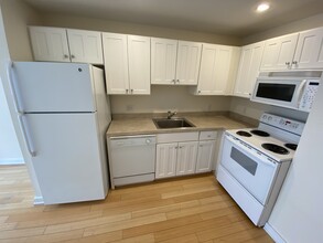 25 Lagrange St, Unit 3 in Boston, MA - Building Photo - Building Photo