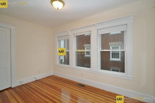 25 Crosby Rd in Chestnut Hill, MA - Foto de edificio - Building Photo