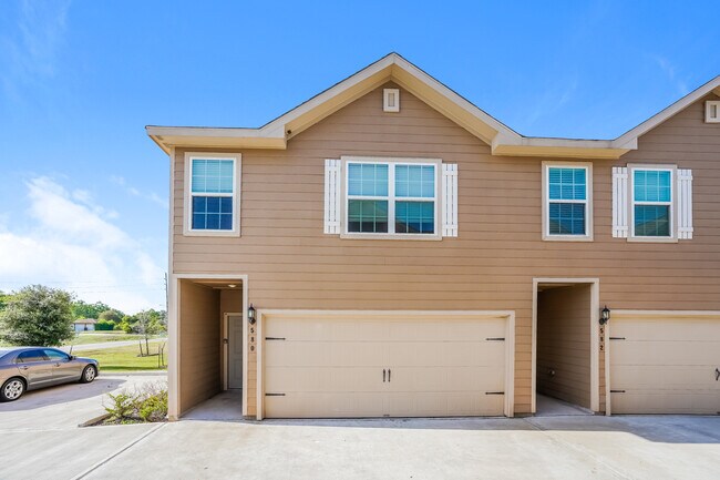 580 Solomon Ln in Brookshire, TX - Building Photo - Building Photo