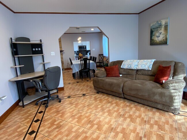 247 Montclair Ave, Unit Forest Hills Apartment in Newark, NJ - Building Photo - Building Photo