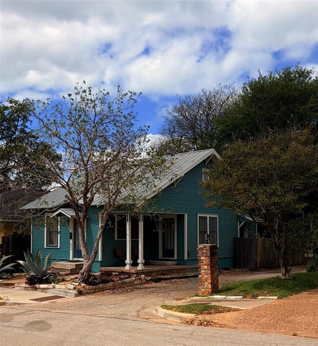 property at 2904 West Ave