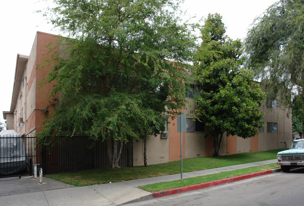 21700 Roscoe Blvd in Canoga Park, CA - Building Photo