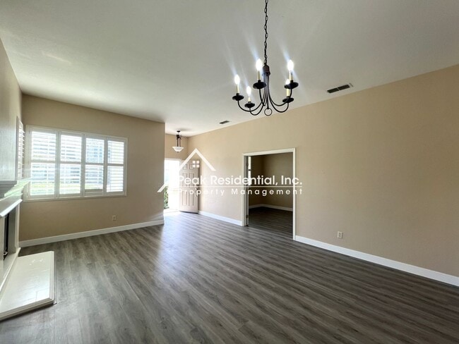 6017 Snow Leopard Cir in Elk Grove, CA - Building Photo - Building Photo