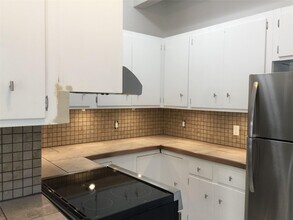 4 Valley Rd in Locust Valley, NY - Building Photo - Building Photo