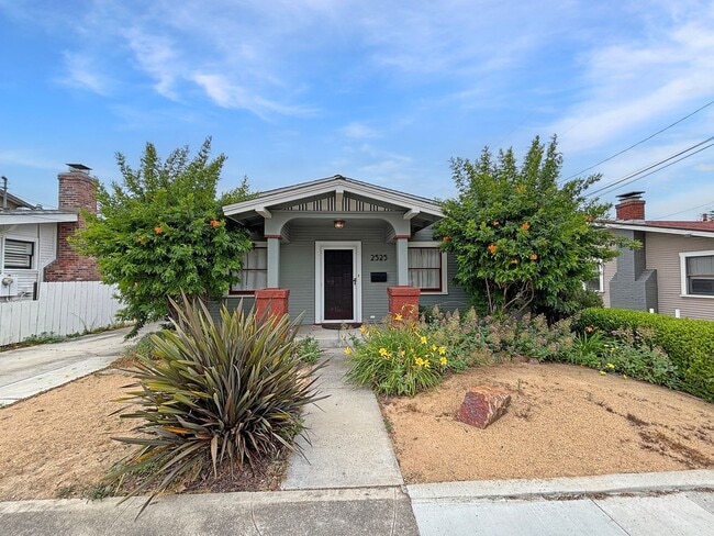 property at 2525 Myrtle Ave