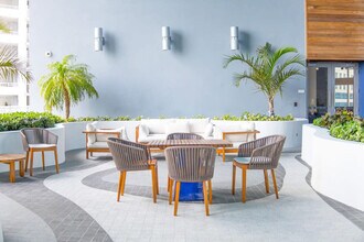1300 Brickell Bay Dr in Miami, FL - Building Photo - Building Photo