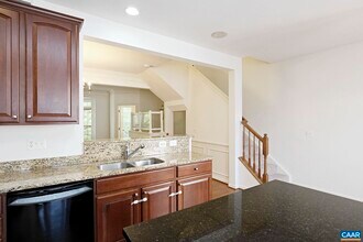 920 Rainier Rd in Charlottesville, VA - Building Photo - Building Photo