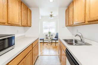 4465 MacArthur Blvd NW in Washington, DC - Building Photo - Building Photo