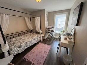 691 Wilson St in Hamilton, ON - Building Photo - Building Photo