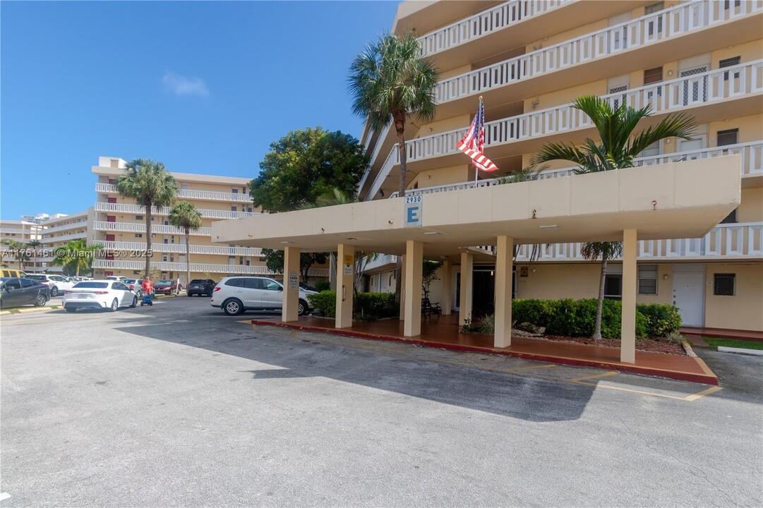 2930 Point E Dr in Aventura, FL - Building Photo