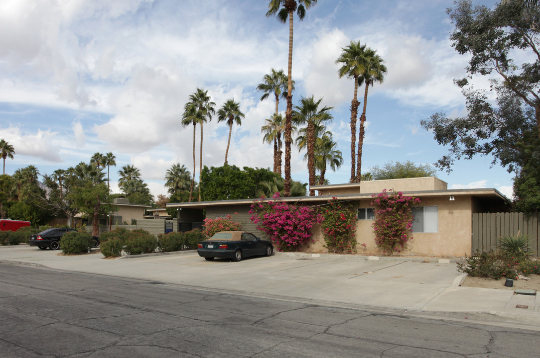 2970 E Ranchero Dr in Palm Springs, CA - Building Photo