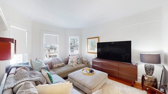 70 Hudson St, Unit 1 in Somerville, MA - Foto de edificio - Building Photo