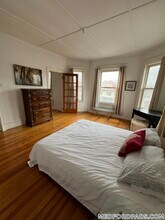 124 Forest St, Unit 2 in Medford, MA - Foto de edificio - Building Photo