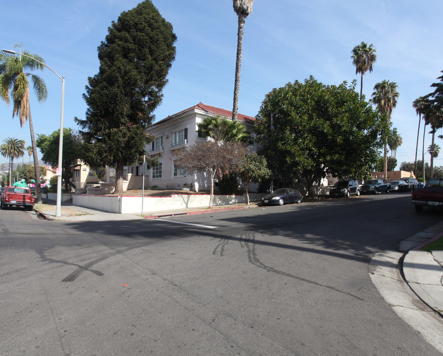 1400 N Hobart Ave in Los Angeles, CA - Building Photo