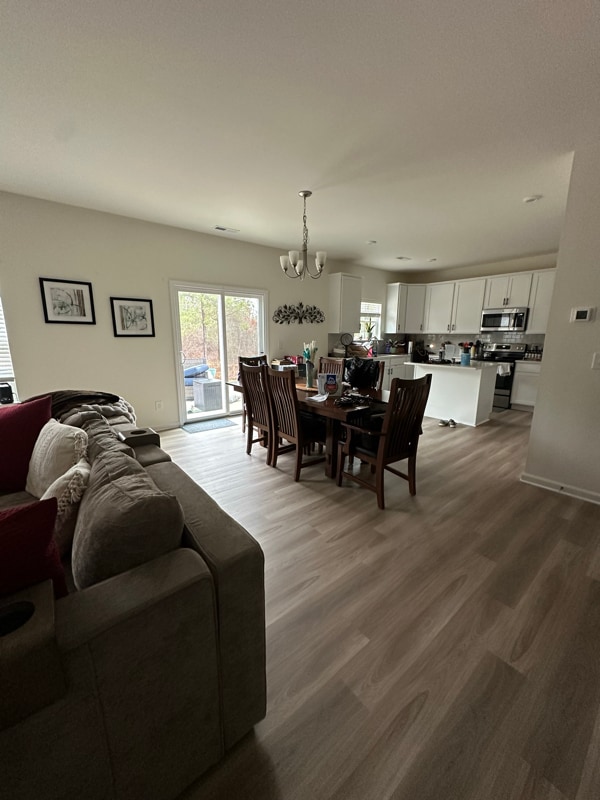 423 Bassett Ln in Whispering Pines, NC - Foto de edificio - Building Photo