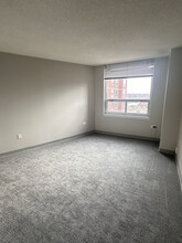 8975 W Golf Rd in Niles, IL - Building Photo - Building Photo