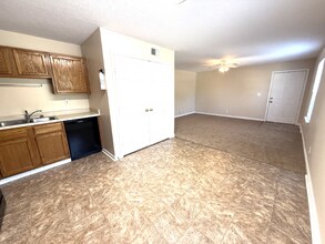 7907 Canonero Way in Louisville, KY - Building Photo - Building Photo