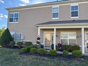 3229 Rossmore Cir in Powell, OH - Foto de edificio - Building Photo