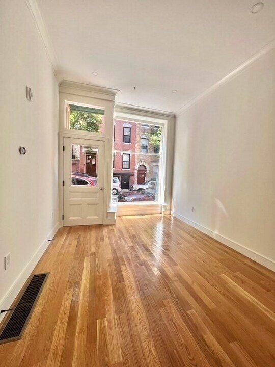 33 Grove St, Unit 1 in Boston, MA - Building Photo