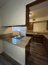 306 N Westfield St in Visalia, CA - Building Photo - Building Photo