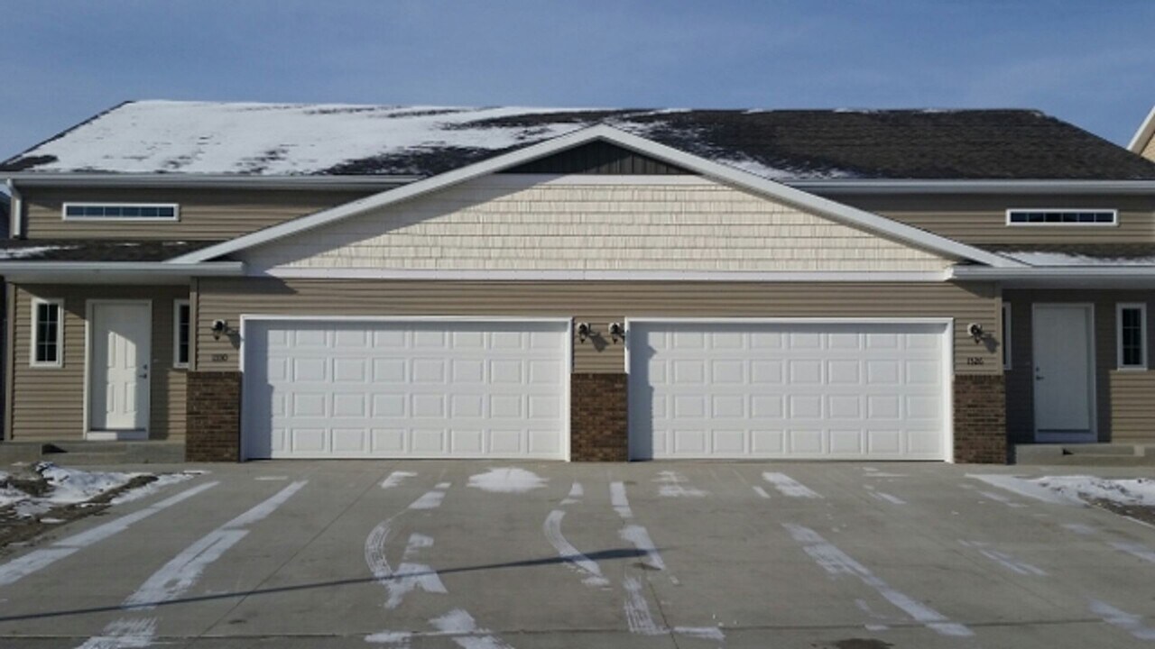 1326 12th St W in West Fargo, ND - Building Photo