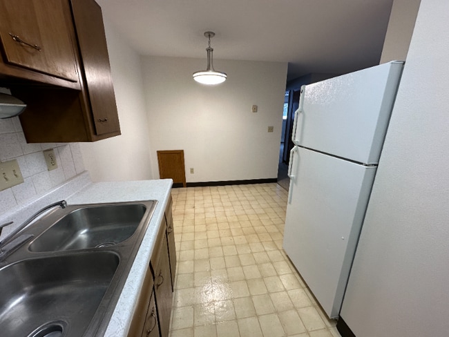 404 5th Ave E