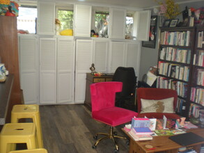 10657 Woodbridge St in North Hollywood, CA - Building Photo - Building Photo