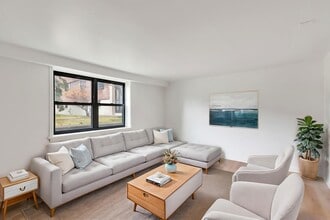 Tivoli Park Apartments in Albany, NY - Foto de edificio - Building Photo