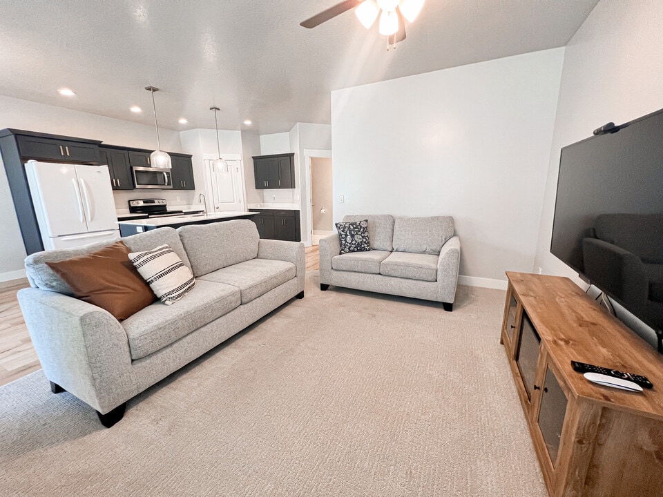 16291 S Truss Dr, Unit 1 in Bluffdale, UT - Building Photo