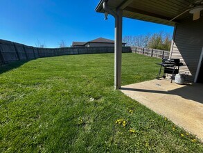 1810 Topsail Dr in Columbia, MO - Building Photo - Building Photo